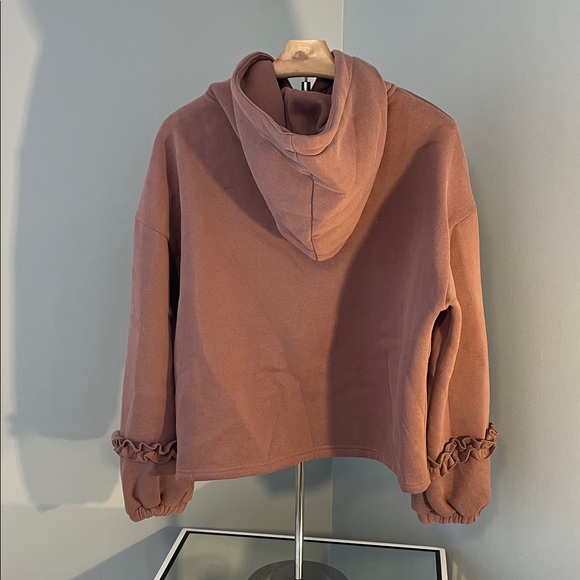 TCEC mauve slightly cropped sweatshirt hoodie with ruffle boutique nwot - Picture 4 of 8